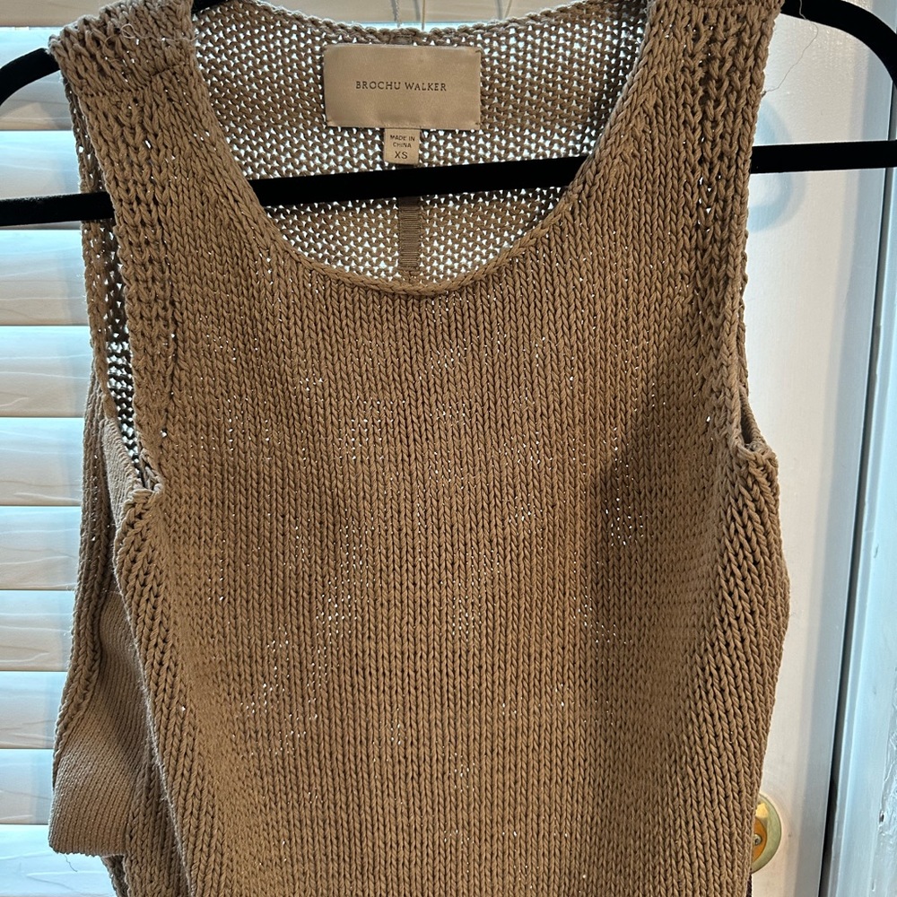 Brochu Walker top
